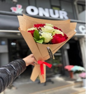 10 Adet Kırmızı Beyaz Gül Buketi