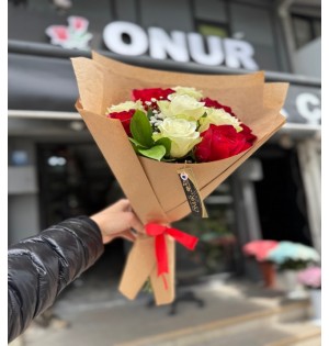 10 Adet Kırmızı Beyaz Gül Buketi